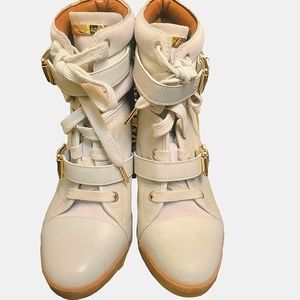 MICHAEL KORS Women's Rubber Sole Wedge  Cream Booties